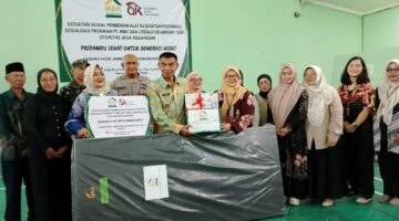 Demi Generasi Sehat di Pasirjambu, PT MBK Ventura Salurkan Bantuan Alat Kesehatan, OJK Bekali Warga Literasi Keuangan